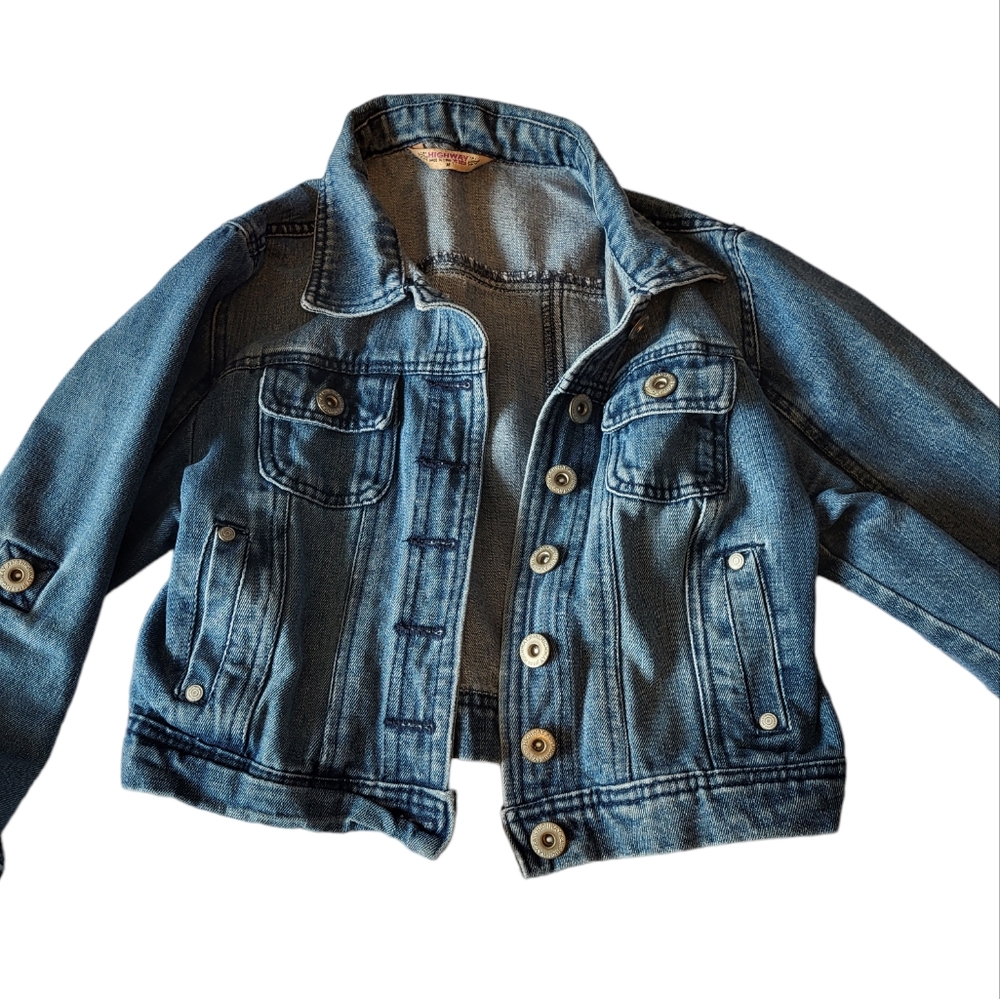 Short jeans jacket size medium
